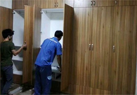左右手家具安裝按照標準完成家具安裝，和業(yè)主一起驗收。