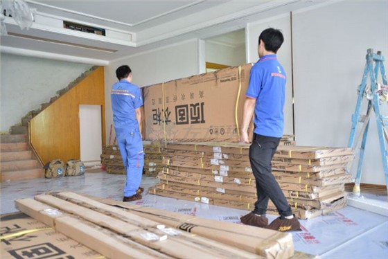 左右手家居安裝公司合作伙伴頂固敲鐘上市，定制家具上市公司再添強(qiáng)將！1