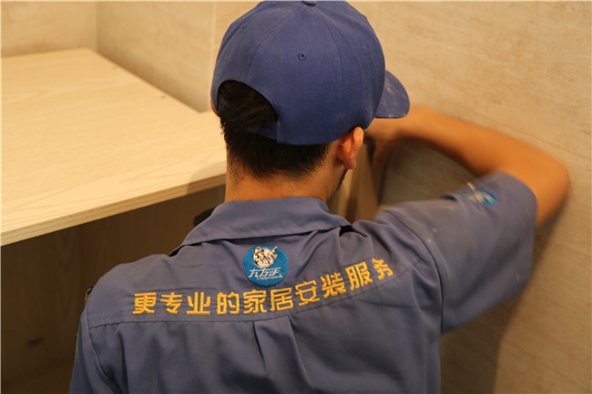 櫥柜安裝中如何處理煤氣管道、煙道管、燈線等問題