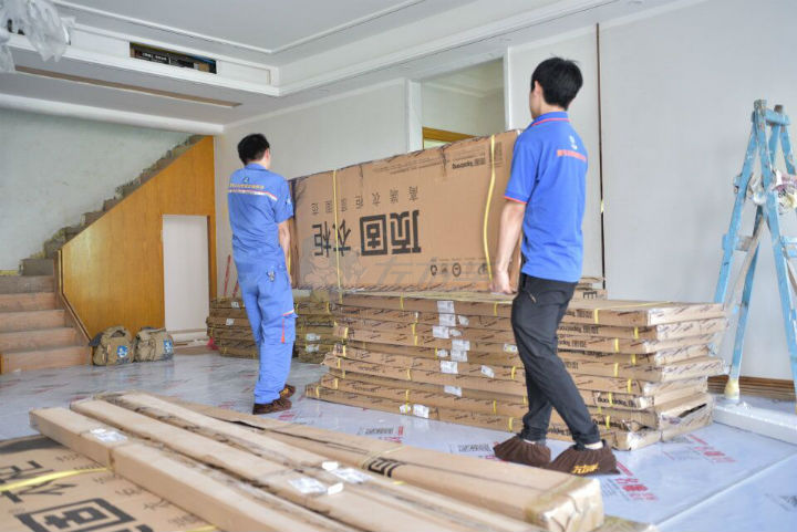 左右手家居安裝公司合作伙伴頂固敲鐘上市，定制家具上市公司再添強(qiáng)將！1