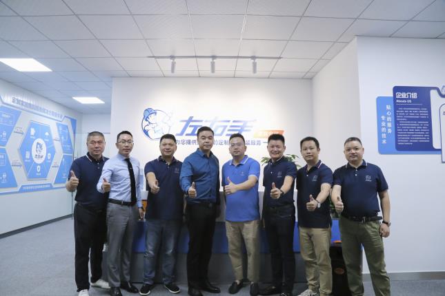 左右手成都總包商開業(yè)儀式取得圓滿成功！
