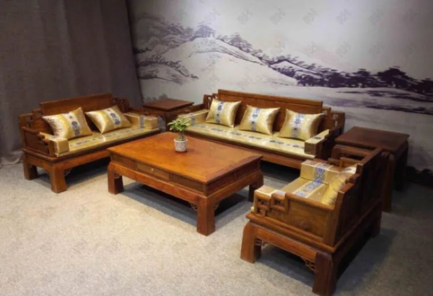 大葉紫檀家具：刺猬紫檀沙發(fā)五件套價格怎么樣，沙發(fā)保養(yǎng)技巧有哪些呢？