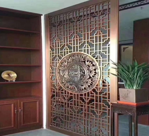 木制屏風(fēng)設(shè)計：室內(nèi)銅雕刻屏風(fēng)玄關(guān)講究多